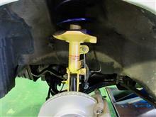 なんだかフワフワする、安定感がいまいち。そんなふうに感じたら、KYBローファースポーツ L-KITでシャキッと足廻りリフレッシュ。そしてちょっぴりローダウンも実現。