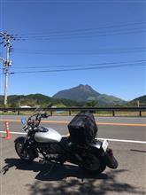 お休みです、雨だからエッセで