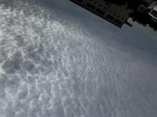 変な空