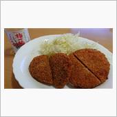 お肉のフライ物とカップ酒