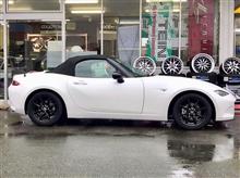 初めて手に入れた愛車に“TEIN MONO Sport”を装着。見た目も乗り味にもこだわったチョイスです。