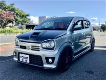 カーボンボンネットは軽量化に貢献しますが、エアスクープを設けているのでスッゴくカッコよくなりました。迫力のアルトワークスに仕上がりました!!