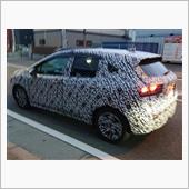 この車、何だろう、‥(^。^ ...