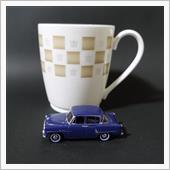 マグカップとミニカーのハーモ ...