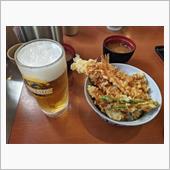 揚げたて天ぷらをビールで流し ...