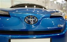 日本で売れる新車の2台に一台がトヨタ。ここまでトヨタが強くなったのは「無駄なプロモーションをやめ、クルマの本質的価値＝本業だけで勝負し始めたから」だとボクは考える