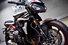提案される新たな魅力。トライアンフ・Street Triple R lowのバイクコーティング【リボルト川崎】