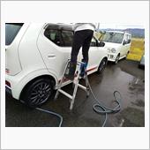 寒いのに洗車してるよ！