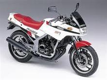 レブリミットが17,000rpm　ヤマハFZ250