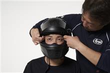 クルマでもサーキットとかを走行するときにはヘルメット必要になるけど、バイクの場合は身体を晒して乗るものだからね〜|