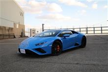 ランボルギーニ・ウラカンEVO RWDのレビュー「オプション編（1）」！ボディカラーのブルー・ル・マン（159万円）は高価だが本当に選んでよかったと思う