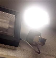 センサーライトの電球を交換した。