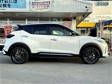 “SUV &#215; e-POWER”で話題の日産キックスですが、やっぱり18インチがいい感じ。インチアップに加えて必需品のドライブレコーダー付レーザー＆レーダー探知機を装着!!