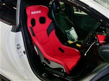 CUSCO SPORT TN_Rとか、POTENZA RE-71RSとか、WORKのホイールとかゾクゾク納品されていますが、さらなるホールド性を求めて、まずは真っ赤なフルバケを投入!! 