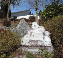 御影石の石段のお寺