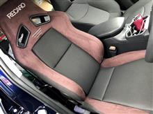 いろいろと腰痛対策を試しましたが解消できず、運転席をRECARO SR-7Fに交換しました。乗り降りしやすいF座面は、SUVやミニバン、ワンボックス等にもいいですよ。