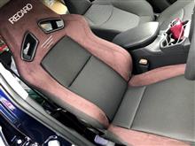 いろいろと腰痛対策を試しましたが解消できず、運転席をRECARO SR-7Fに交換しました。乗り降りしやすいF座面は、SUVやミニバン、ワンボックス等にもいいですよ。