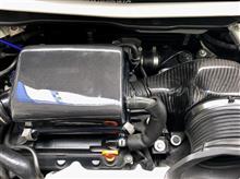 見た目も機能もとってもいい感じ。HONDA TWINCAM カーボンエアクリーナーアッパーケースをN-ONEに装着しました。