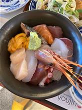 土曜日のランチは海鮮丼。