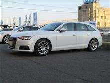 メンテナンスは大事..AUDI A4アバント　エンジンオイル＋エレメント交換　FUCHS C3