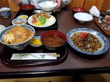 近所の食堂「千歳」にてカツ丼と焼きそばを愉しむ 近所の食堂「千歳」にてカツ丼と焼きそばを愉しむ
