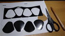 シートのボルトカバーを切り出し