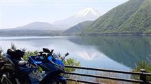 青空と富士山、湖畔から逆さ富士、ジクサーでツーリング 青空と富士山、湖畔から逆さ富士、ジクサーでツーリング