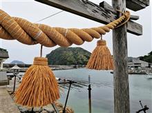 三見漁港　？神社　しめ縄飾り　ロープ材しめ縄飾り
