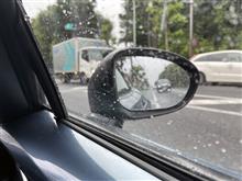 右車線に見えるのは