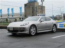 メンテナンスは大事...ポルシェ　パナメーラ　エンジンオイル＋エレメント交換　FUCHS C3
