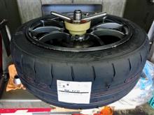 ホンダ NSXｰR NA1にチョイスしたのは、ジムカーナやタイムアタックなどで大活躍のモータースポーツ向けタイヤ“POTENZA RE-12D TYPE A”!!「A」が付くと、かな〜り違います。