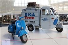 白Autoworld &quot;Vespa 75years&quot; and E-Type meeting