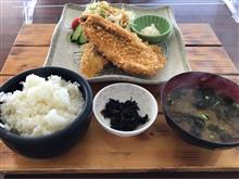 お昼はアジフライ