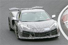 ローマウントなGTウイングだからなのかレーシングカー的とも違った違和感があるな〜