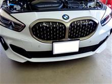E60 5シリーズ、M4、G20 3シリーズが並んで、今日はBMWな一日です。1シリーズF40はキドニーグリルを交換したら、印象がガラッと変わりましたね。