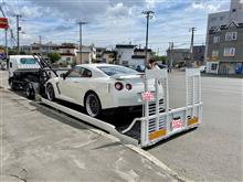 Ｒ３５ フロントバンパー修理でドナドナ！