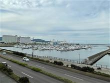 海のある街