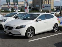 メンテナンスは大事...VOLVO V40　エンジンオイル＋エレメント交換　4CT-S