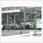 トヨタのディーラーに変なのが ...