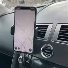 V12 Vantage スマホホルダー〜AUXと充電の同時使用