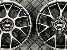 今年鮮烈なデビューを飾った“BBS RE-V7”がサイズ設定を拡大!? 大人気モデルなので、気になる方はお早めのご相談がよさそうですよ。
