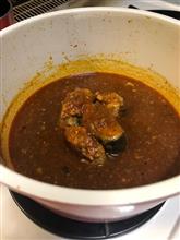 今夜はサバ缶カレー。