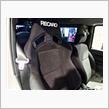 SUVだって走りを楽しむためにはシートとステアリングにはこだわりたい!! ということで運転席を“RECARO SR-7F”に交換し、ステアリングは“MOMO MOD.08”をチョイスしました!!
