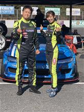 TAKUMIモータオイル代表がプロドリフトドライバーの下田紗弥加選手とドリフトバトル！？