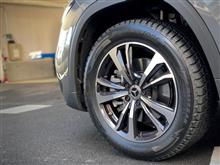 メルセデスの電気自動車“EQA”は、使い勝手のいいSUVとして街中でも大活躍しそう。なので、インチダウンしつつ“BLIZZAK DM-V3”を装着して、冬も快適に走れる準備をしましたよ。