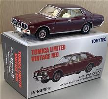 TLVのセドリック4ドアHT Fタイプ2800SGL(1976)です♪ TLVのセドリック4ドアHT Fタイプ2800SGL(1976)です♪