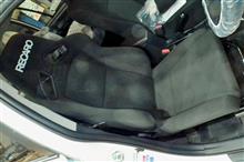 商用バンではありませんが白い5ドアワゴン。お仕事グルマだけれど、POTENZA アドレナリン RE004、RECARO SR-7F、柿本改 GT box06＆Sを装着しました!!
