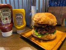 ６ダイナーでビッグなハンバーガーランチを堪能