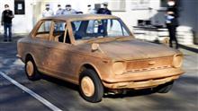 木製の 車は電気で 走り出す