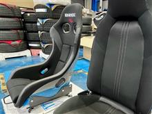 もっとホールド感がほしかったので、フルバケットシートを装着。サーキットはもちろんストリートも楽しく走れる“BRIDE ZETA Ⅳ”をチョイスしました!!